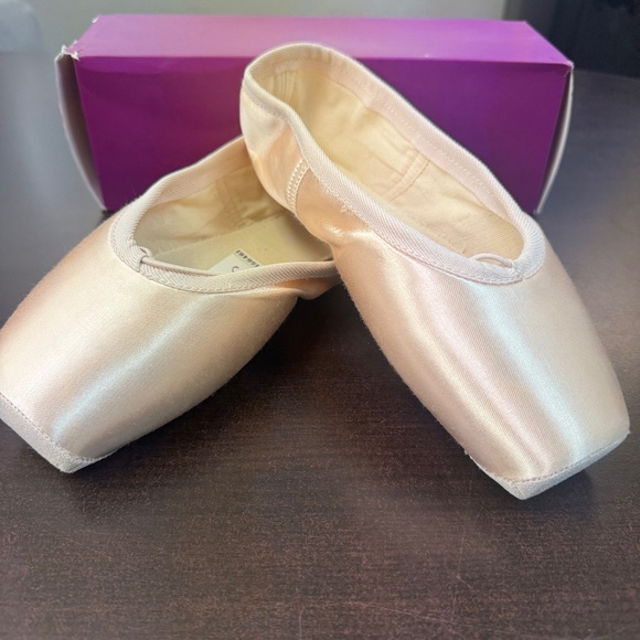 Russian Pointe Shoes - Recently Discontinued Rubin Radiance Pointe Shoes - Exclusive Style